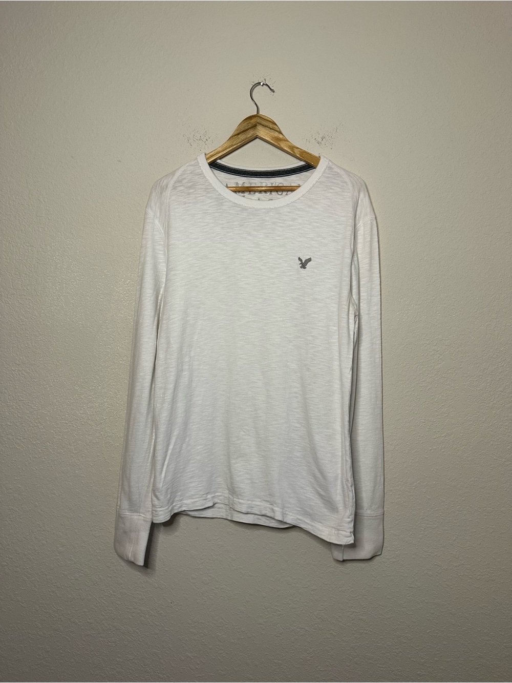 American Eagle White Long Sleeve Tee with Small Chest Logo Size Large